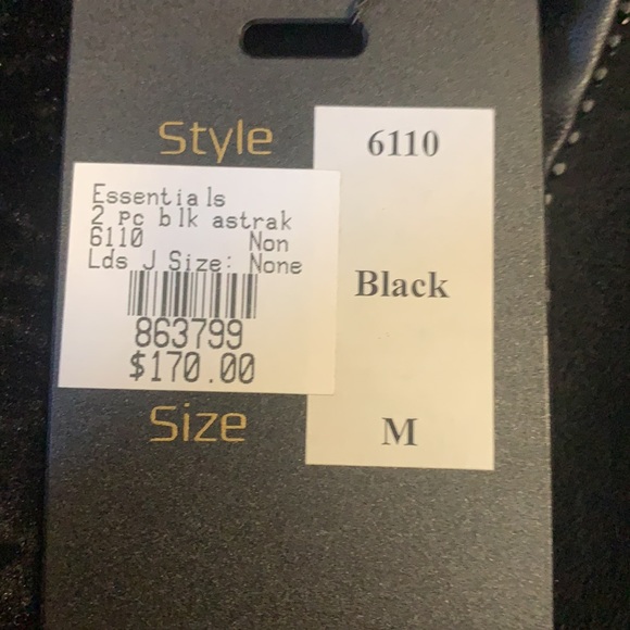 A fur coat - Picture 2 of 3